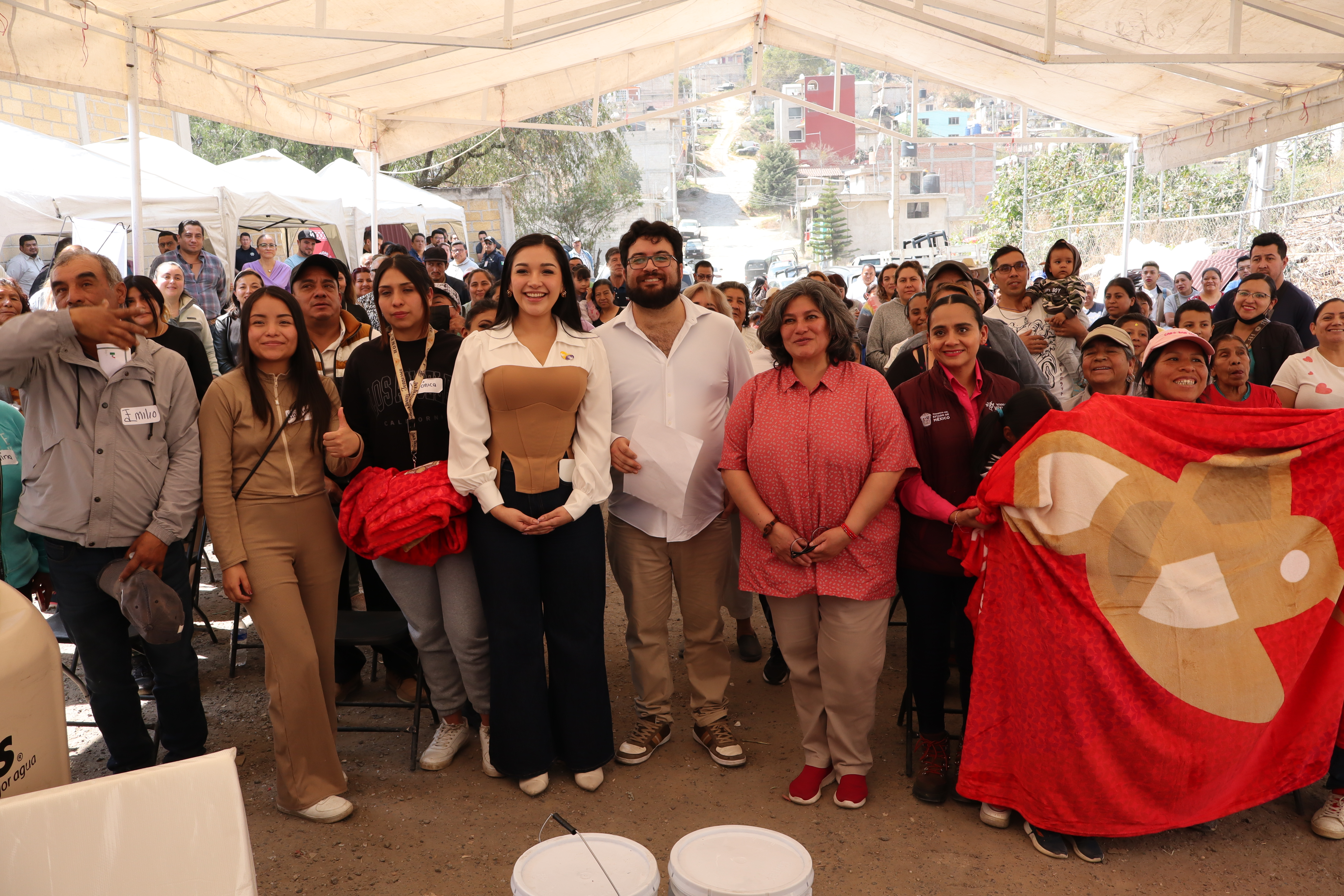 CON APOYO DEL H. AYUNTAMIENTO DE NAUCALPAN DE JUÁREZ Y DIFEM, EL SMDIF REALIZÓ ENTREGA DE APOYOS PARA LA VIVIENDA EN LA COMUNIDAD DE LA COLONIA RINCÓN VERDE
