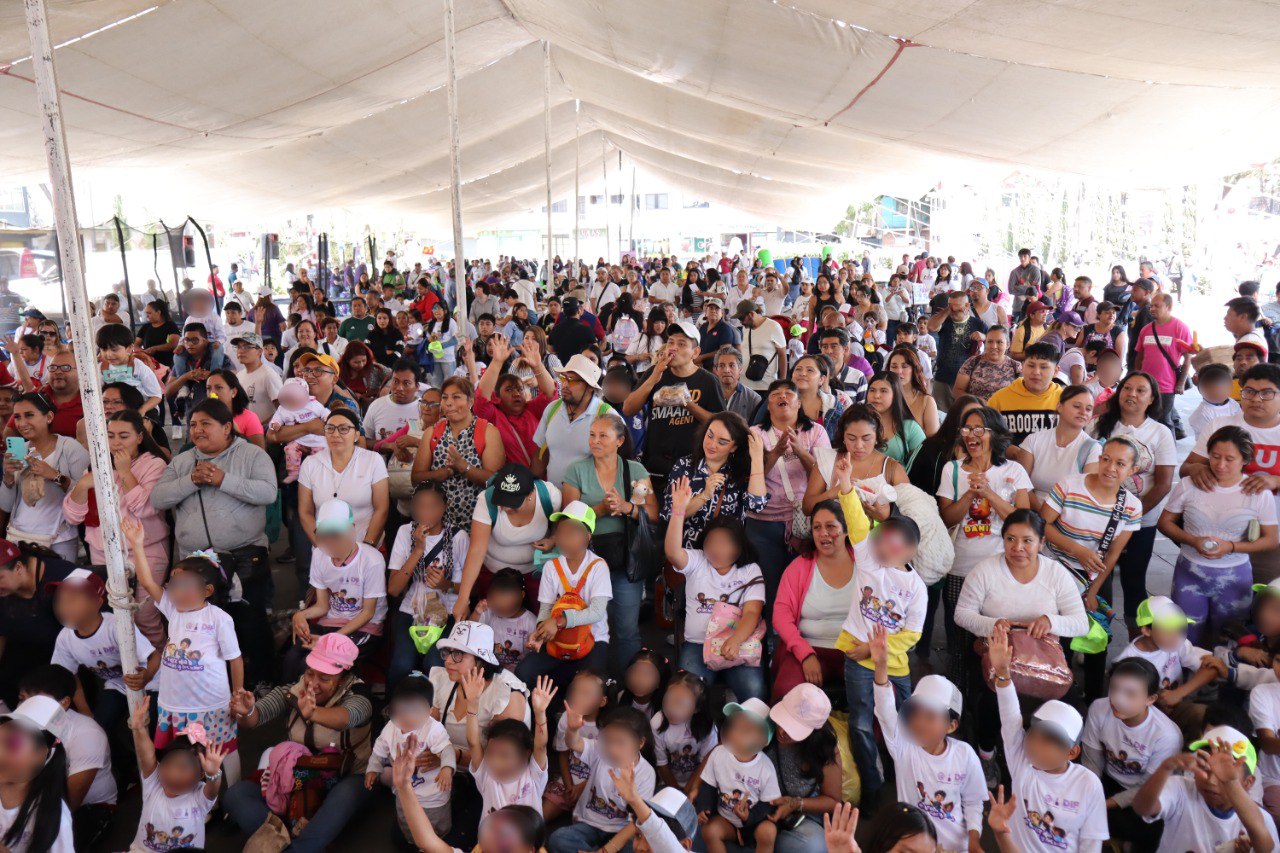 CELEBRA SMDIF NAUCALPAN EL DÍA DE LAS NIÑAS Y LOS NIÑOS EN COMPAÑÍA DE LA CIUDADANÍA Y DEL PRESIDENTE MUNICIPAL ISAAC MONTOYA, ASÍ COMO DE LA PRESIDENTA HONORARIA ADRIANA G. ESCOBAR Y LA DIRECTORA CECILIA FIGUEROA DEL SMDIF